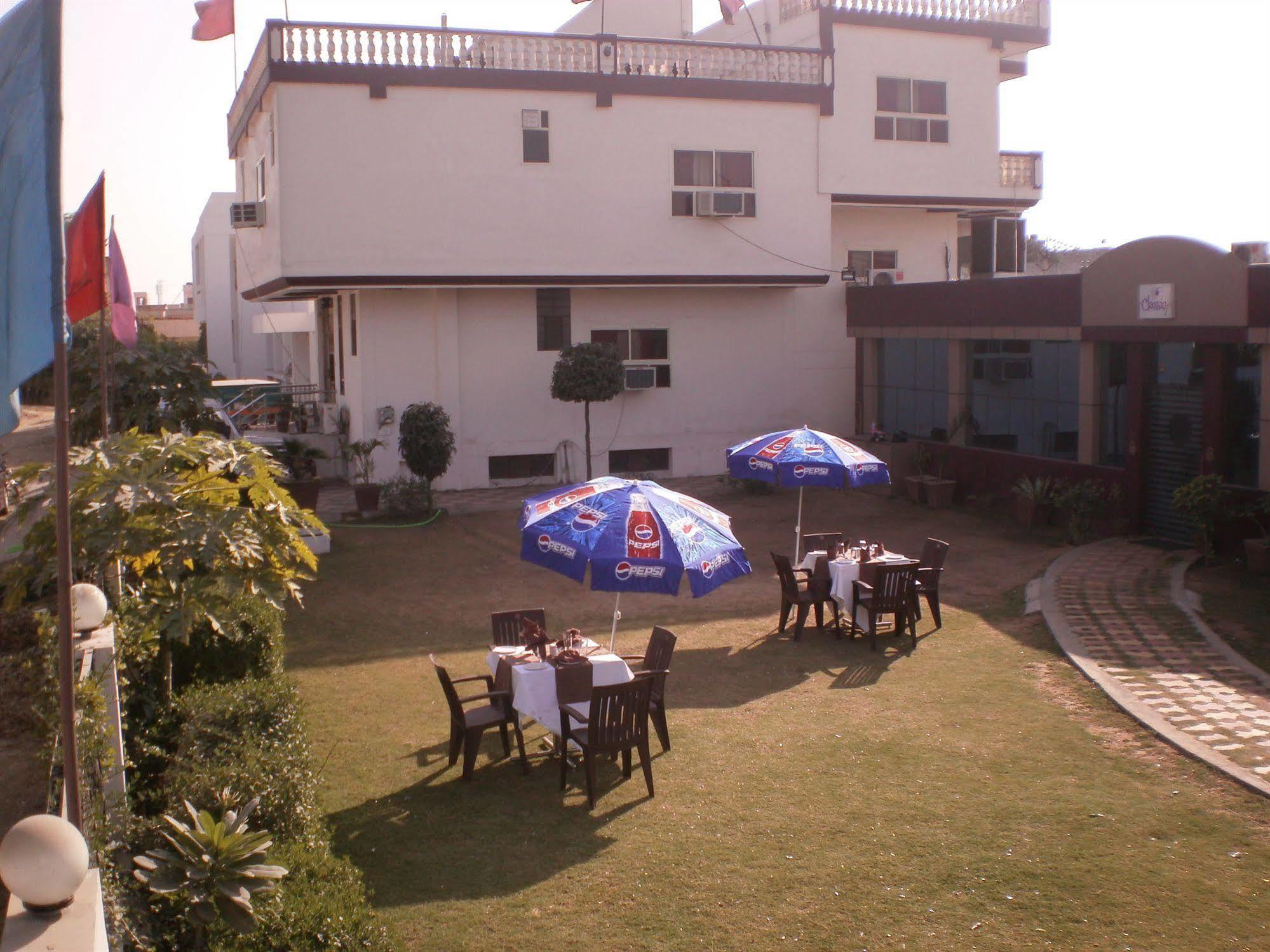 Classic 7 Hotel & Restaurant Jaipur Exterior foto